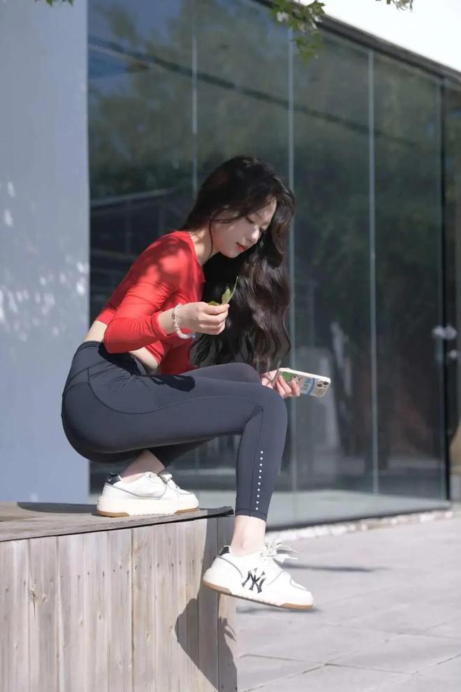腰臀绝杀美学正当时pg电子青丝垂瀑