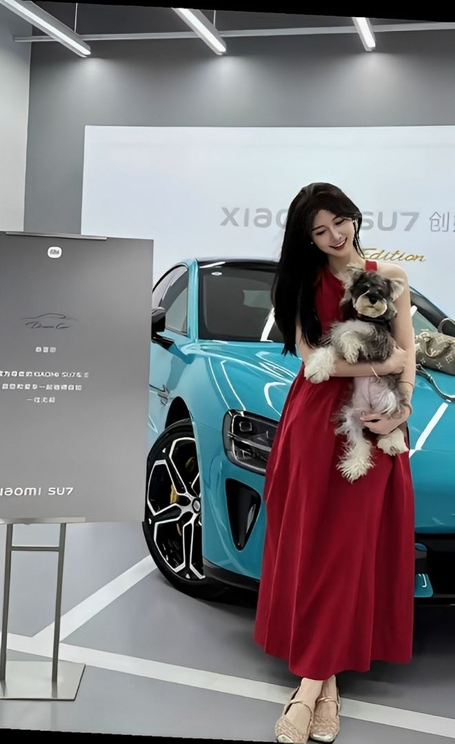质量都这么高的吗？仙女也就长这样吧电子pg游戏小米SU7的美女车主(图2)