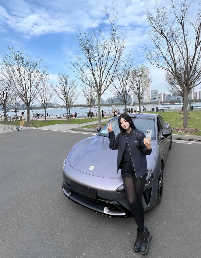 质量都这么高的吗？仙女也就长这样吧电子pg游戏小米SU7的美女车主(图3)
