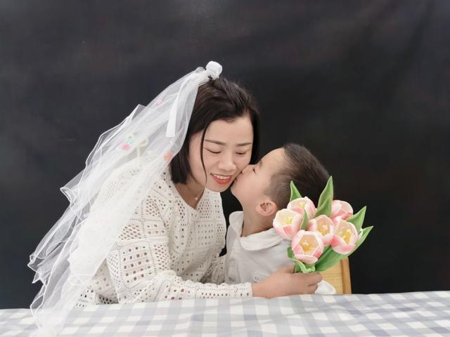 肥幼教集团滨水花都幼儿园开展母亲节主题活动pg电子娱乐平台感恩母爱 暖心献礼——合(图3)