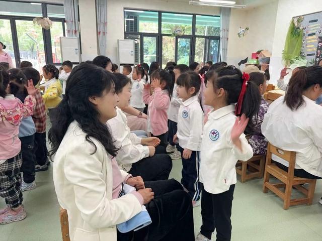 肥幼教集团滨水花都幼儿园开展母亲节主题活动pg电子娱乐平台感恩母爱 暖心献礼——合(图2)